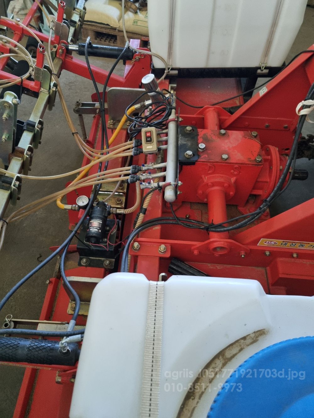  폭조절휴립파종기 비닐 멀칭 콩 파종기  뒤우측면