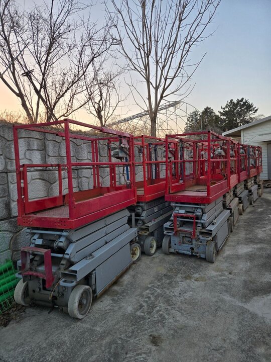  스카이잭 고소작업대 고소리프트  고소작업대  앞좌측면