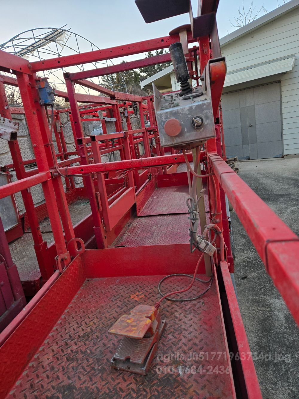  스카이잭 고소작업대 고소리프트  고소작업대  뒤우측면