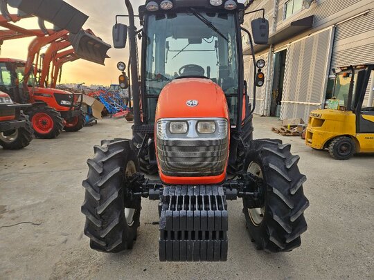 대동 트랙터 MX100 (100마력) 앞좌측면