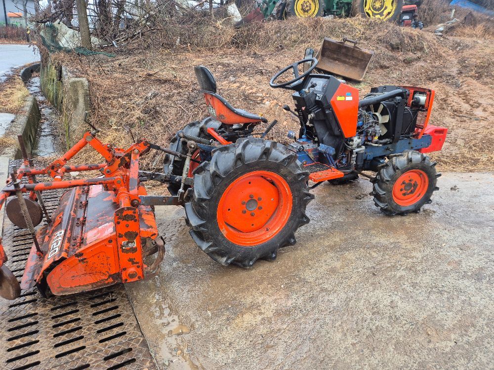 Daedong Tractor L1901 (19hp) 뒤우측면