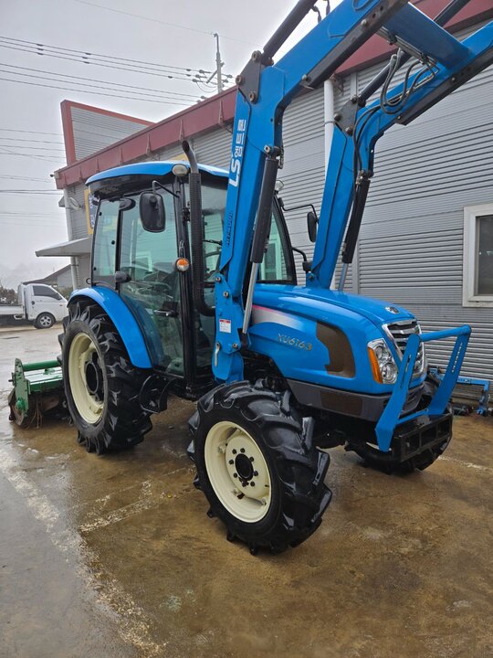 LS 트랙터 XU6163 (63.9마력) 앞좌측면