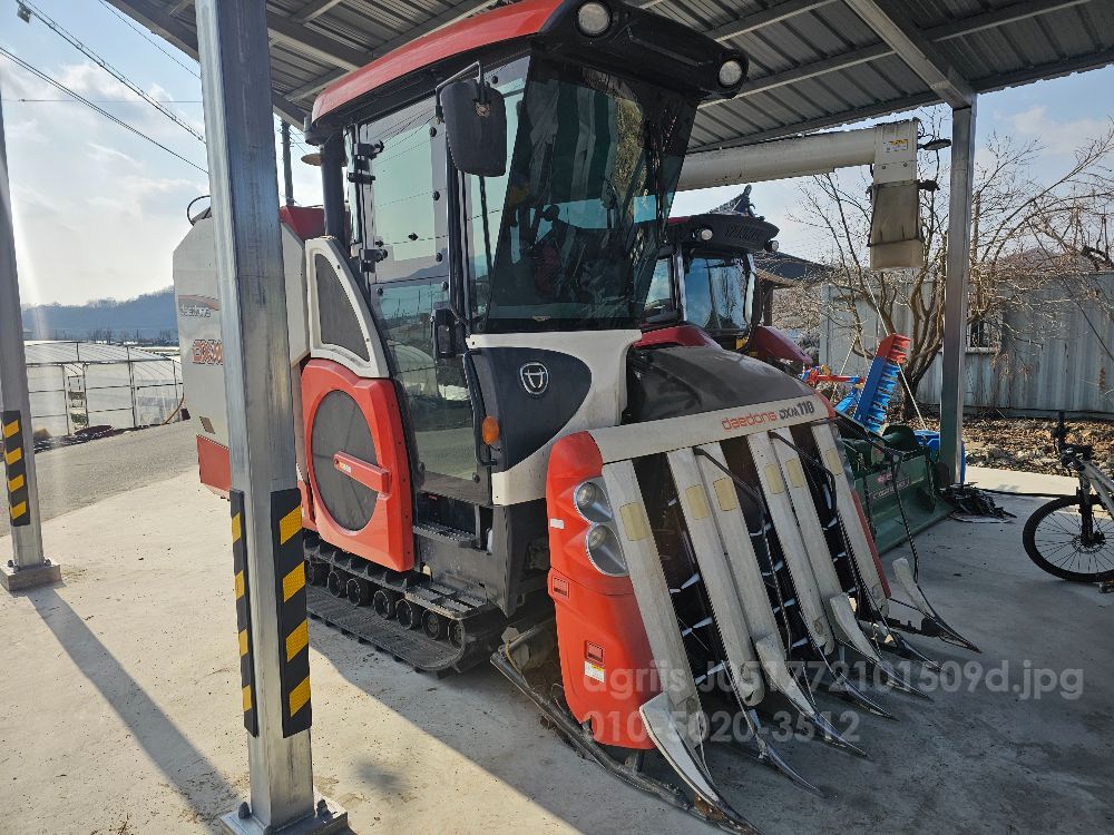 대동 콤바인 DXM110 (6조식) 뒤우측면