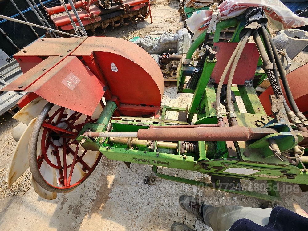 한부산업 한부 논두렁 양방향조성기 한부 논두렁 양방향조성기 뒤우측면