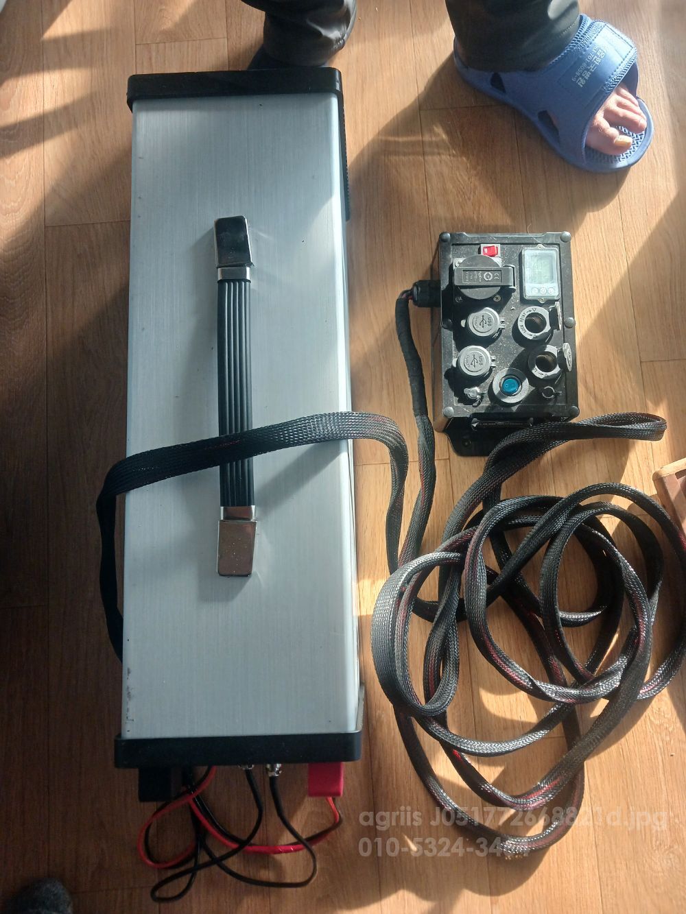  캠핑카 배터리 캠핑카 배터리  뒤우측면