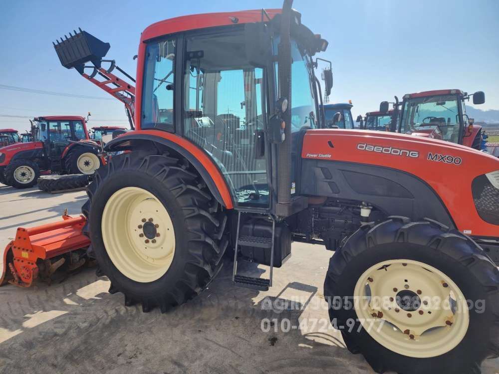 대동 트랙터 MX90 (90마력) 뒤우측면
