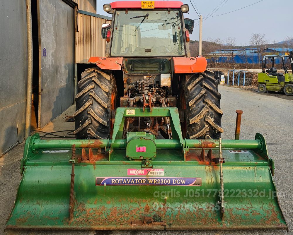 구보다 트랙터 GM90 (90마력) 뒤우측면