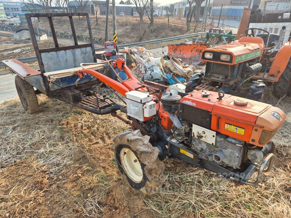 Daedong Power Tiller DT85 (8hp) 뒤우측면