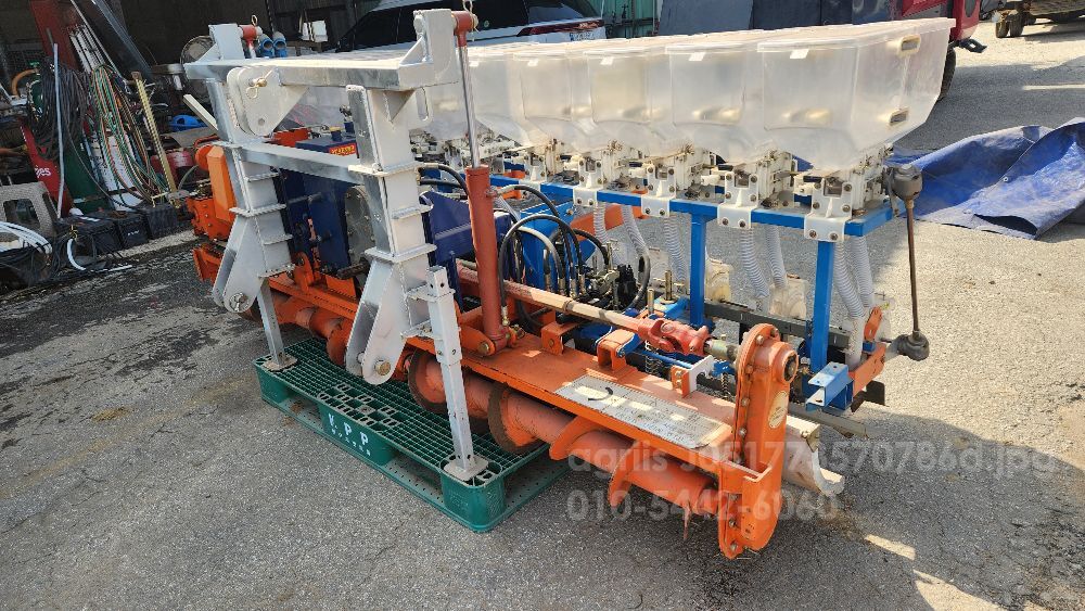 주지금강 밀보리파종기 밀보리파종기 뒤우측면