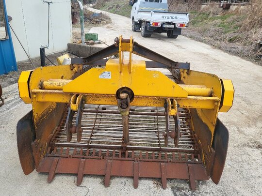  작물수확기 작물수확기  앞좌측면