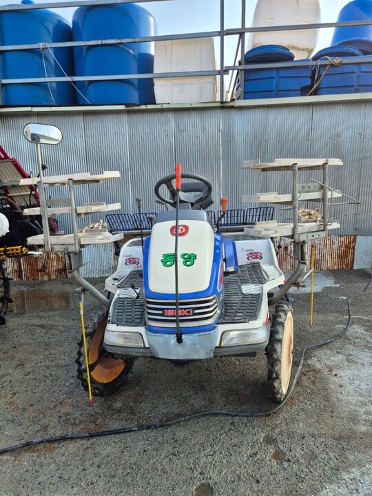 TYM Rice transplanter PG63HG (6Rows) 앞좌측면