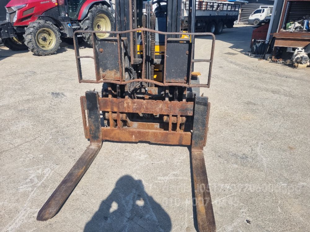  Forklift 현대3톤 3단 힌지드 20년식 (3톤) 뒤우측면