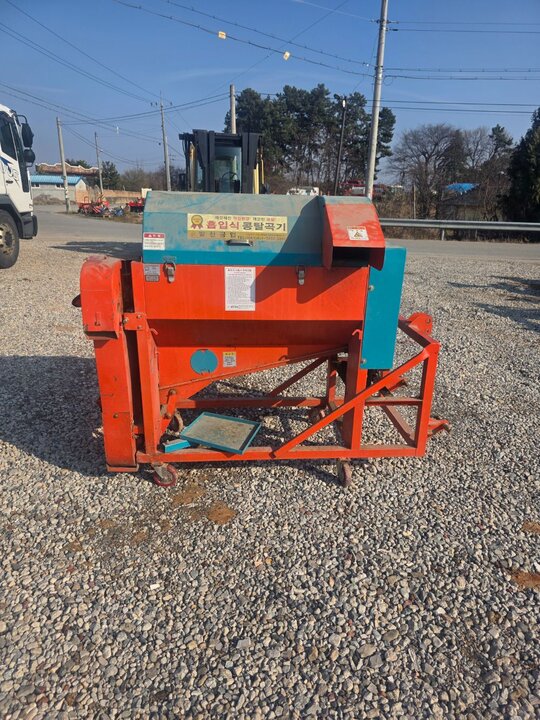  콩탈곡기(트랙터용) ESP-1  앞좌측면