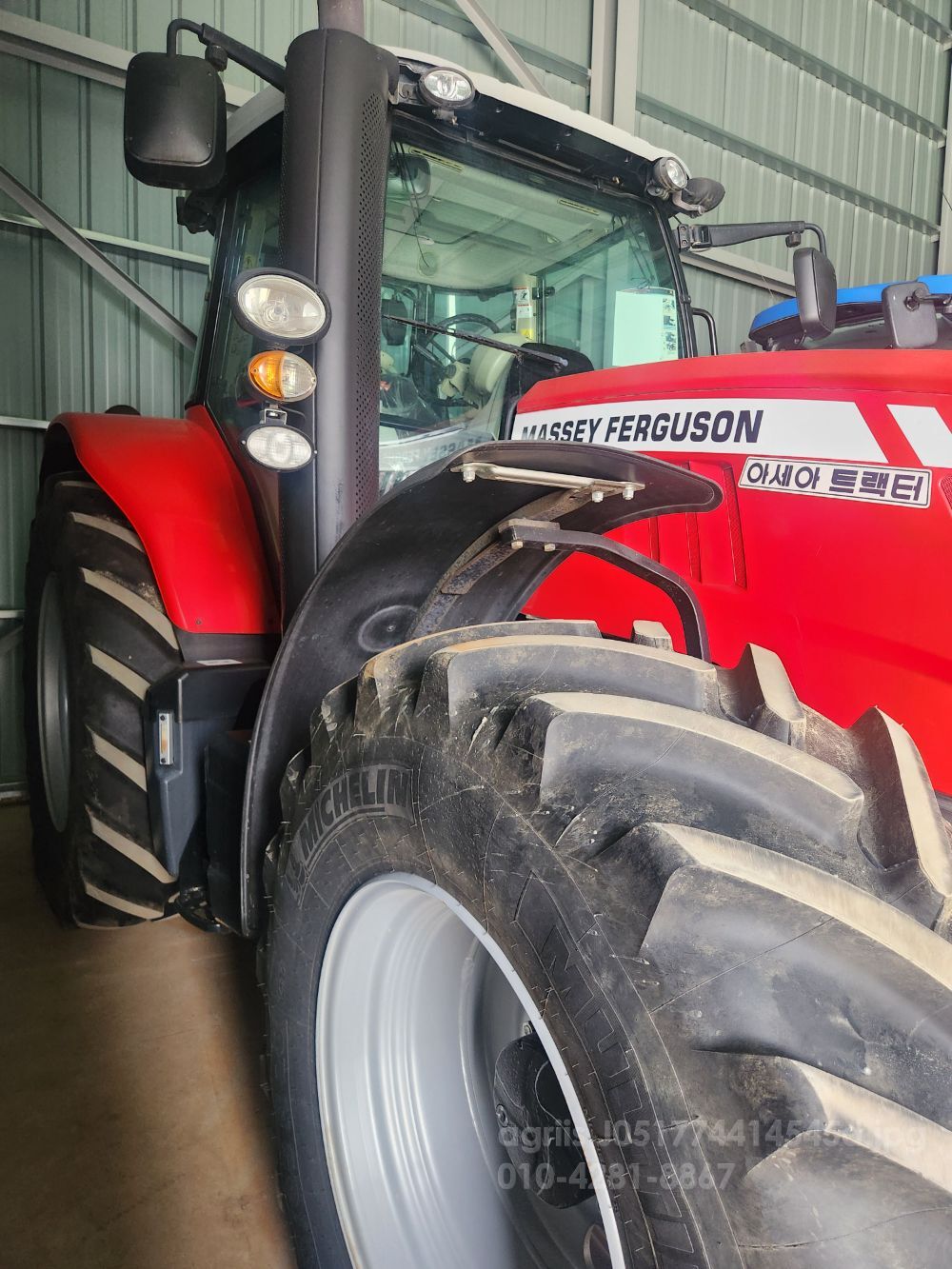 MF Tractor MF7716 (160hp) 뒤우측면