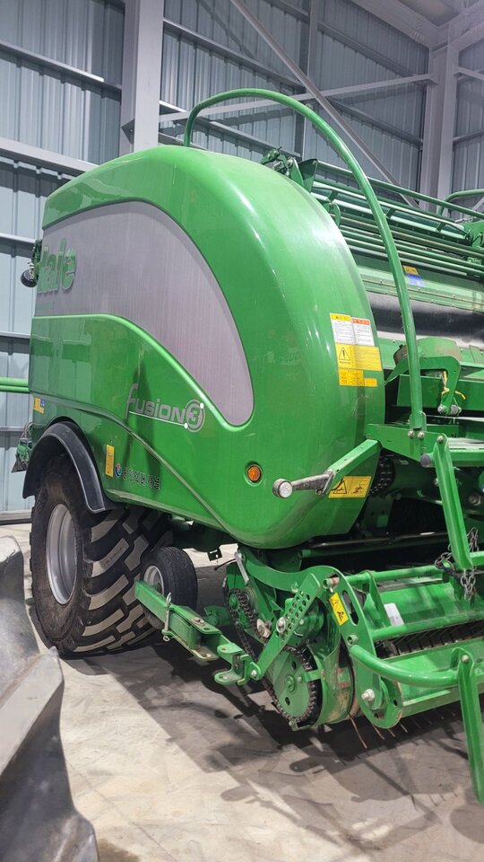  Round Baler FUSION3  앞좌측면