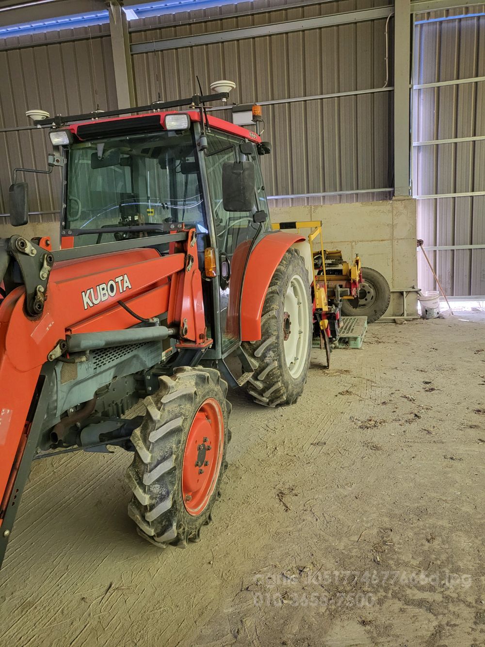 Kubota Tractor L550 (55hp) 뒤우측면