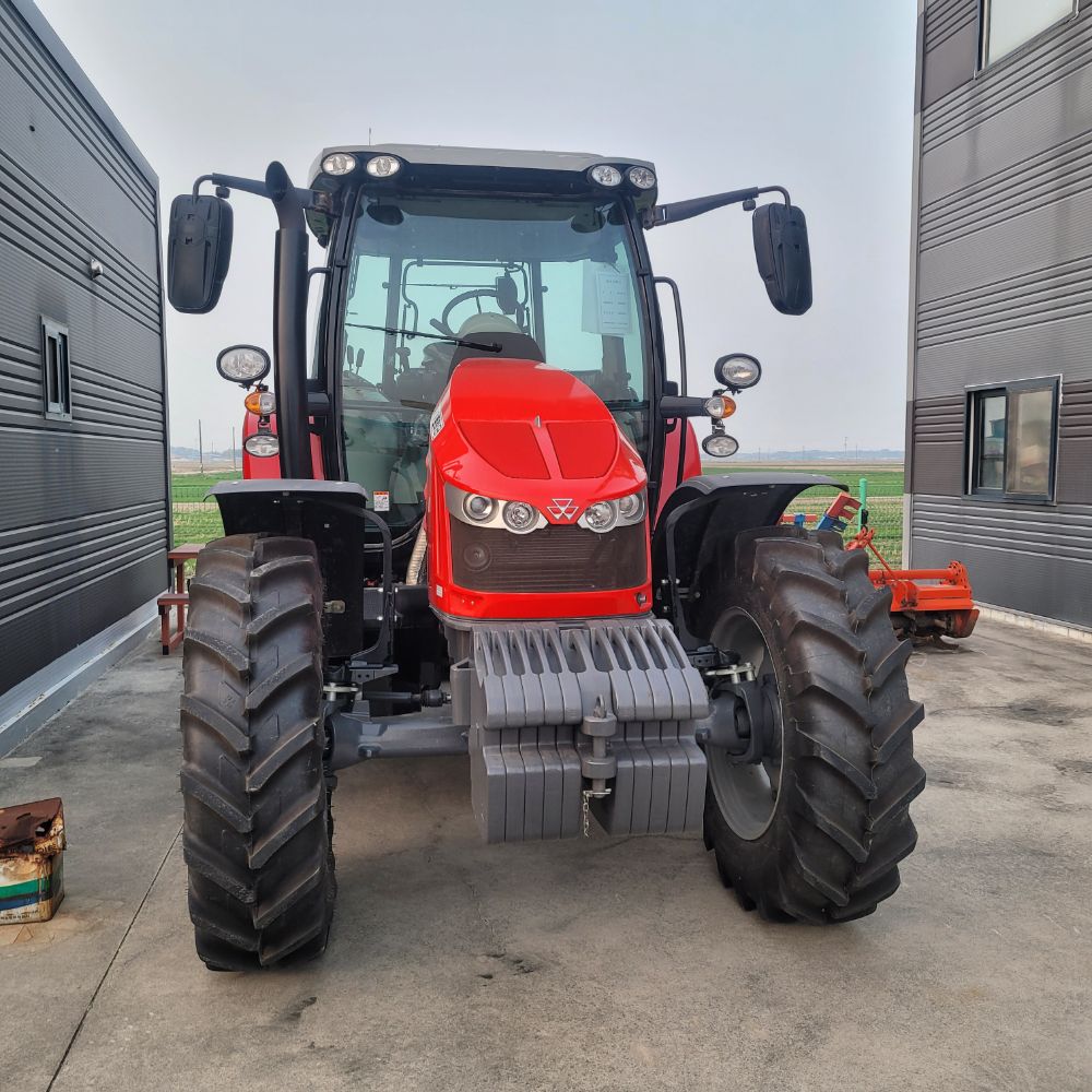 MF Tractor MF5711 (110hp) 앞좌측면