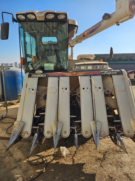 TYM Combine Harvester ISEKI (6Rows) 앞좌측면