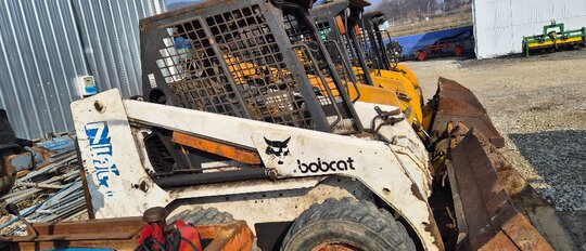 밥캣 스키드로더 스키로더 앞좌측면