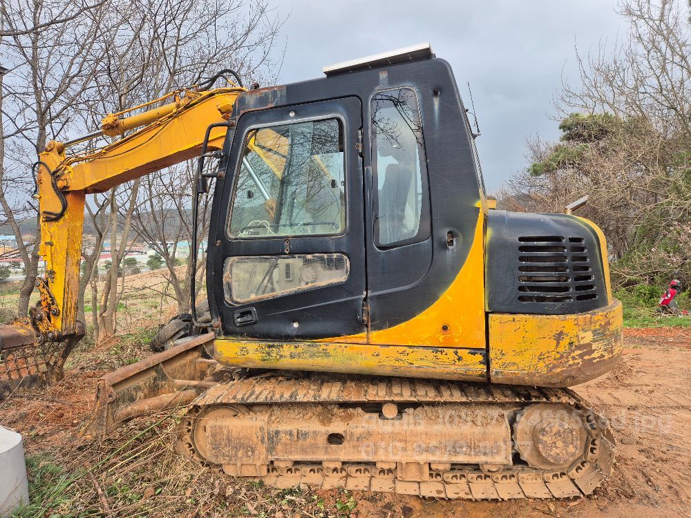 현대04포크레인 굴삭기 (8톤) 뒤우측면