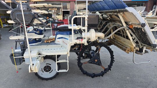 TYM 이앙기 PRJ83DLGF (8조식) 앞좌측면