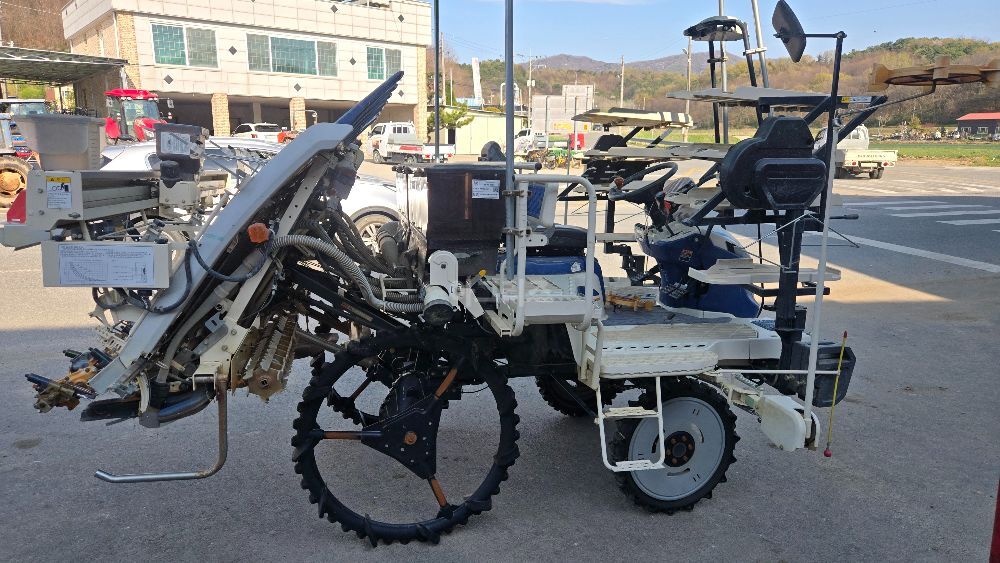 TYM 이앙기 PRJ83DLGF (8조식) 뒤우측면