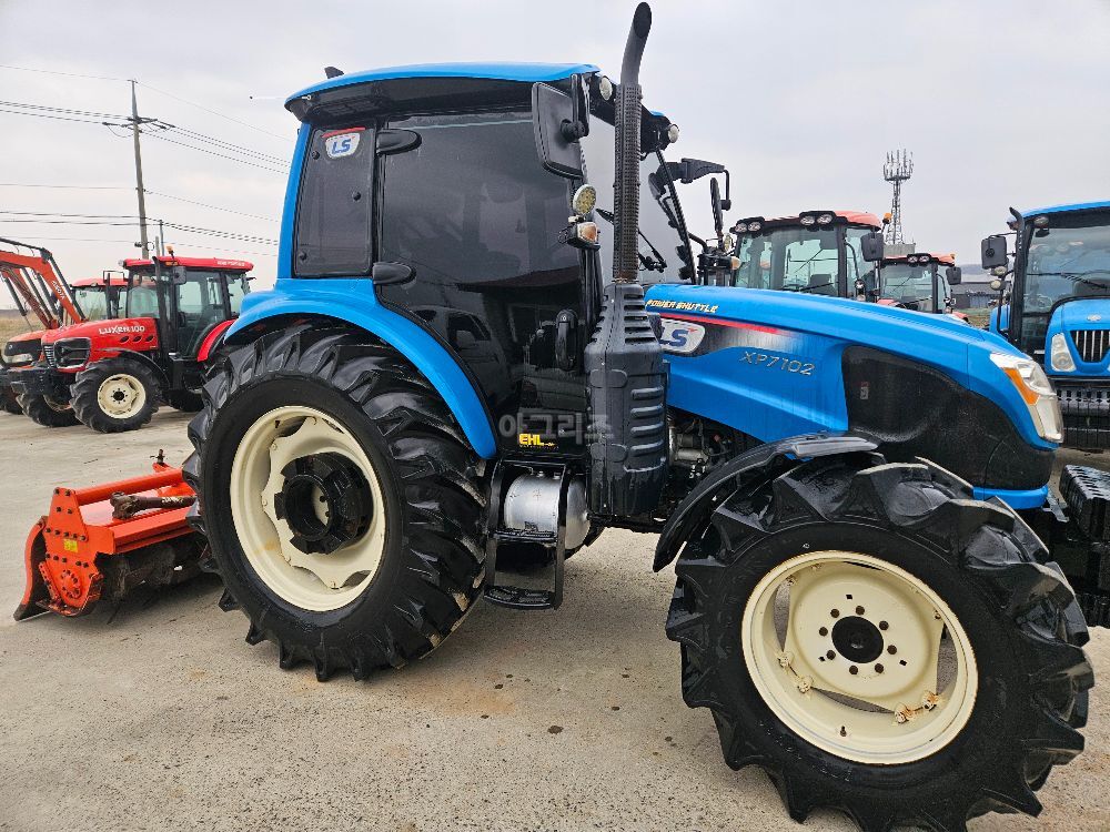 LS 트랙터 XP7102 (102마력) 뒤우측면