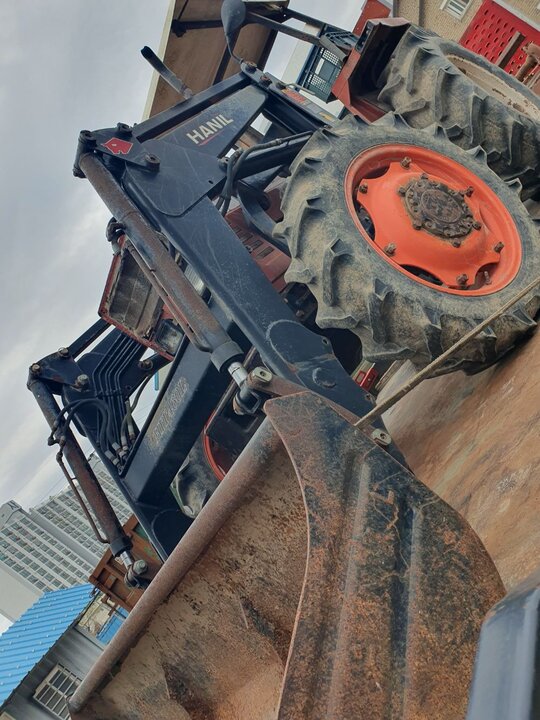 뉴홀랜드 트랙터 55-66D (55마력) 앞좌측면