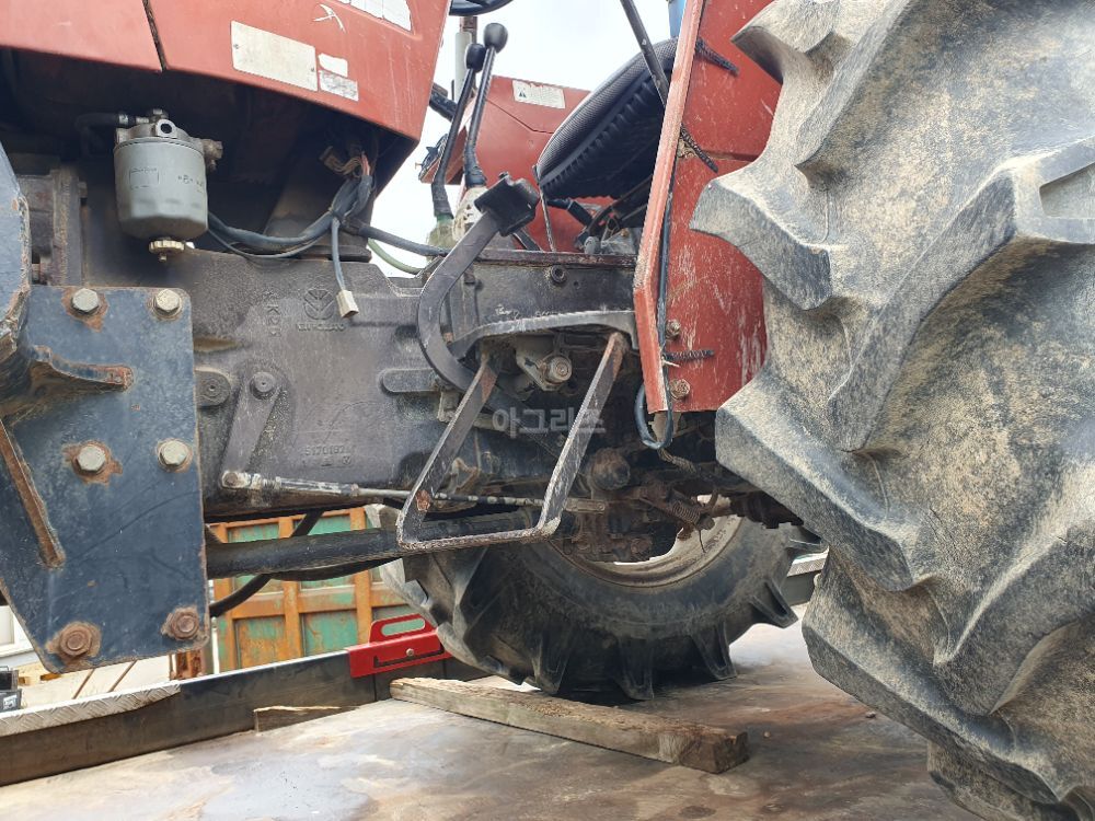 뉴홀랜드 트랙터 55-66D (55마력) 뒤우측면