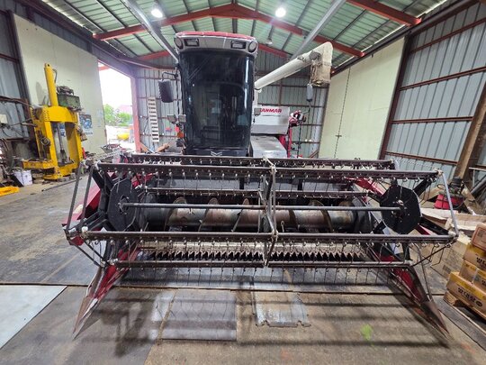 Yanmar Combine Harvester YH1150 (보통형) 앞좌측면