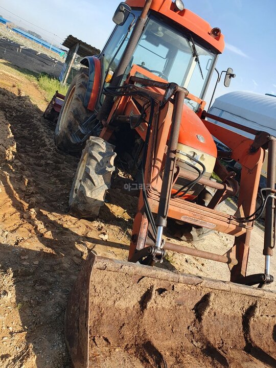 대동 트랙터 D651 (65마력) 앞좌측면