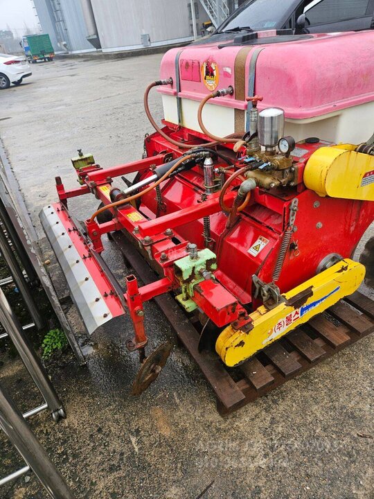  마늘양파휴립복토기 휴립복토기  앞좌측면