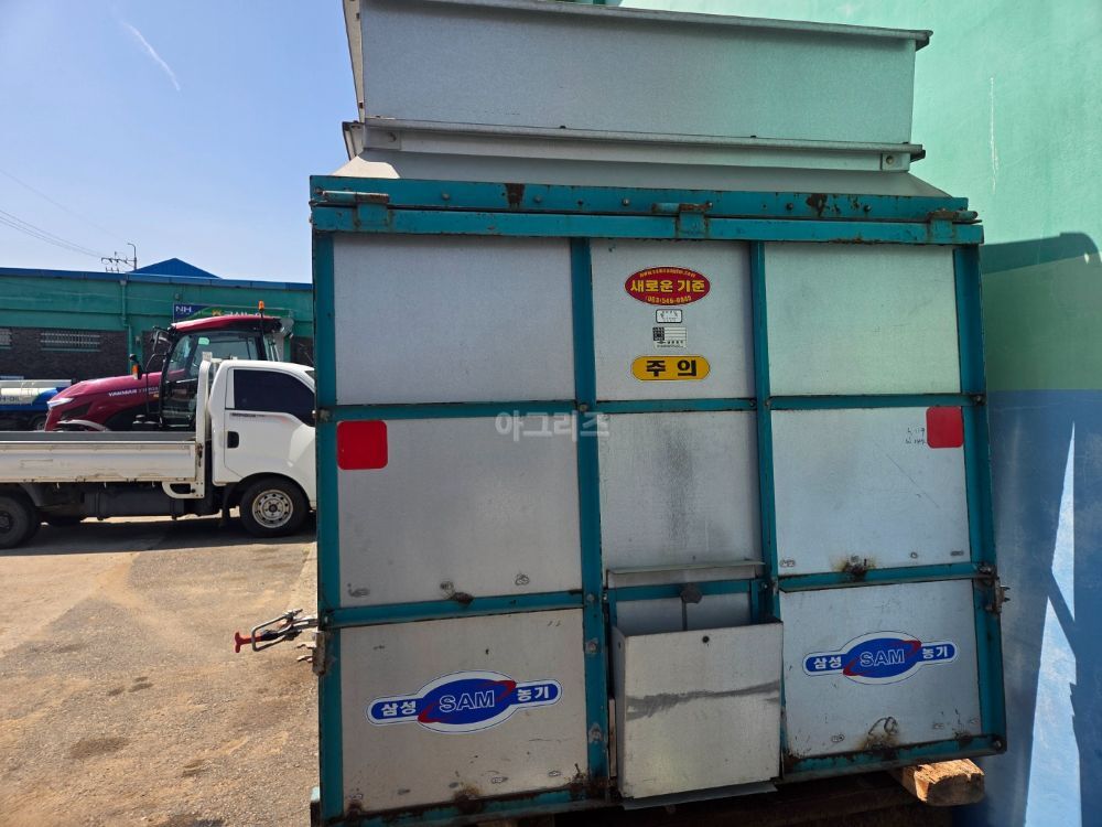 삼성농기 1톤차량용 곡물적재함 1톤차량용 곡물적재함 뒤우측면