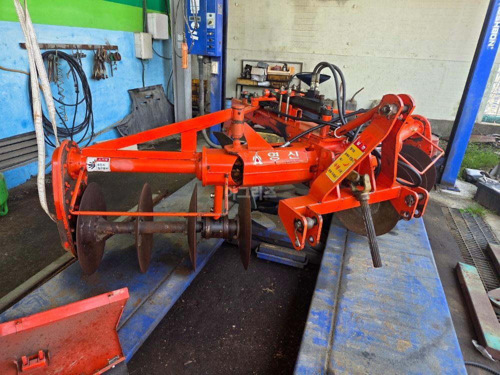 영신 원판쟁기8련 8련원판쟁기 뒤우측면