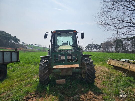 존디어 트랙터 6415 (105마력) 앞좌측면