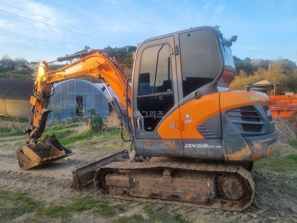 두산 02굴삭기 굴삭기 DX55MT5K (5.5톤) 뒤우측면