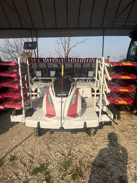 Yanmar Rice transplanter YR8D (8Rows) 앞좌측면