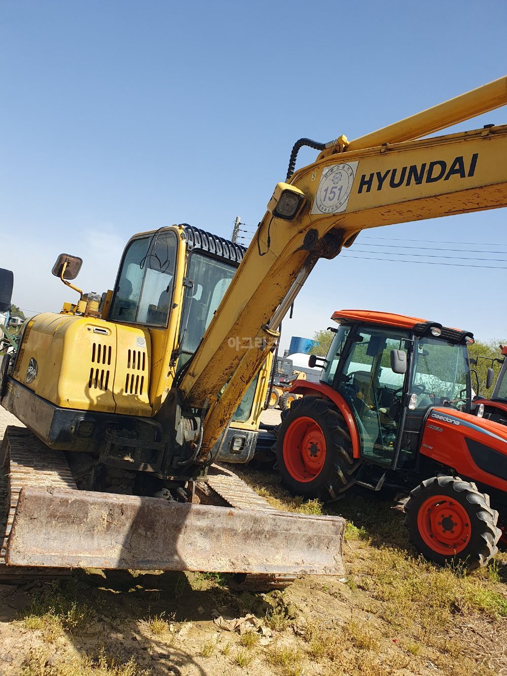  굴삭기 현대555-7 (5.5톤) 뒤우측면