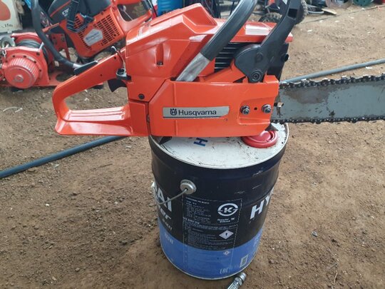  허스크바나엔진톱 허스크바나61엔진톱 벌목용 앞좌측면