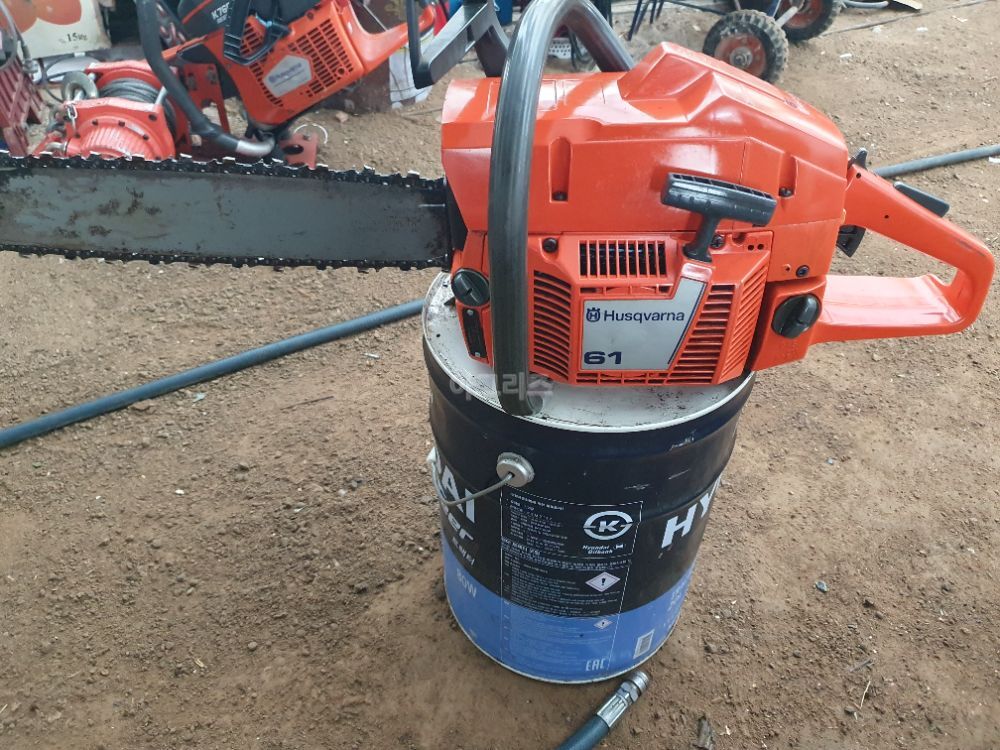  허스크바나엔진톱 허스크바나61엔진톱 벌목용 뒤우측면
