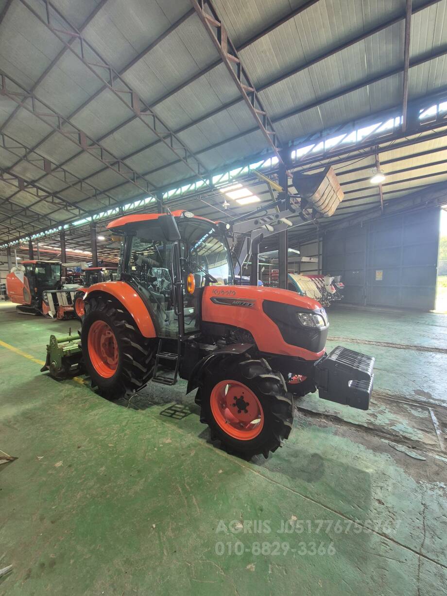 구보다 트랙터 MR737 (73마력) 뒤우측면