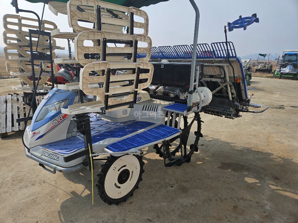 TYM 이세키 이앙기 NP80DLGF (8조식) 뒤우측면