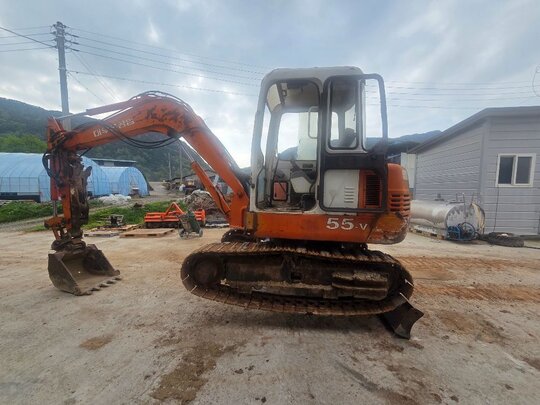  굴삭기 Solar55-v (5.25톤) 앞좌측면