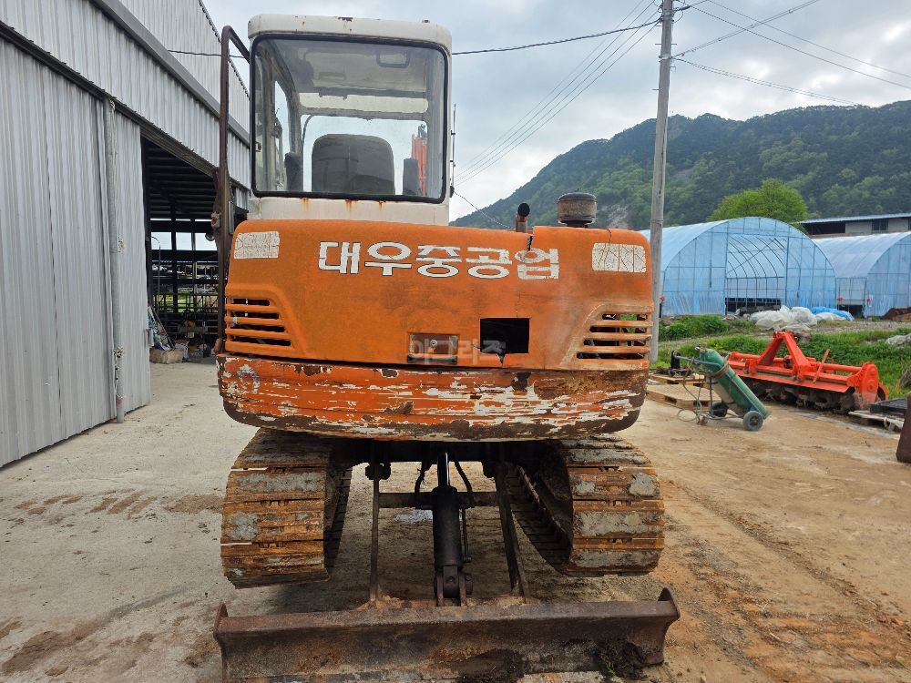  굴삭기 Solar55-v (5.25톤) 뒤우측면