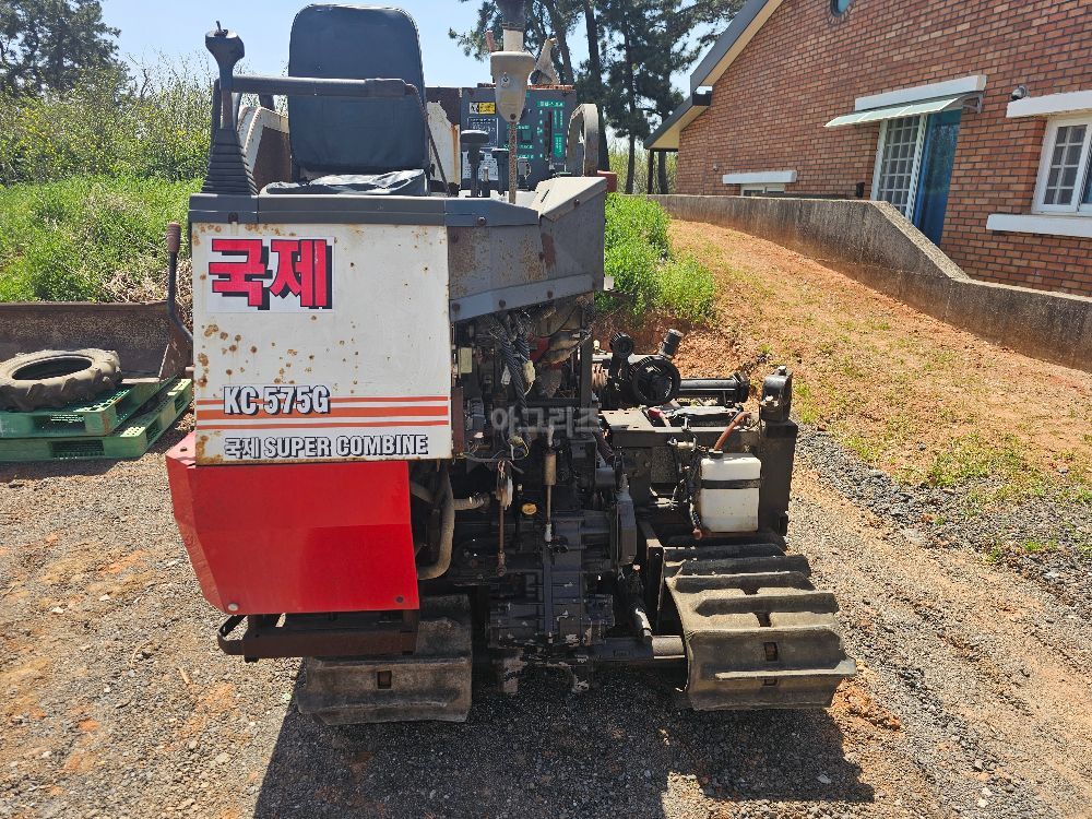 국제 콤바인 KC575G (4조식) 뒤우측면
