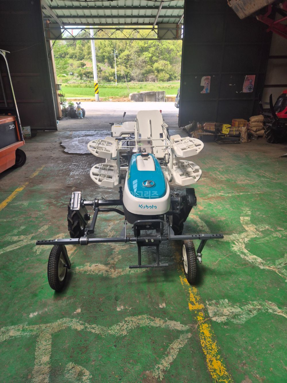 Kubota 야채이식기 야채이식기  뒤우측면