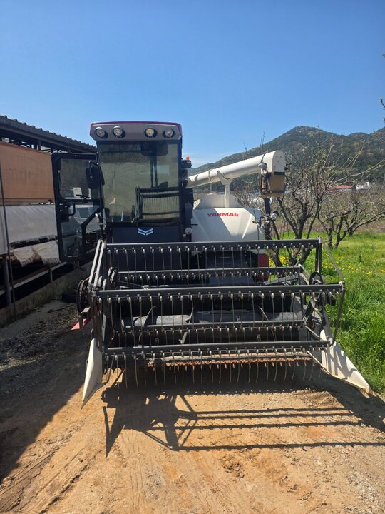 얀마 콤바인 YH700M (보통형) 앞좌측면