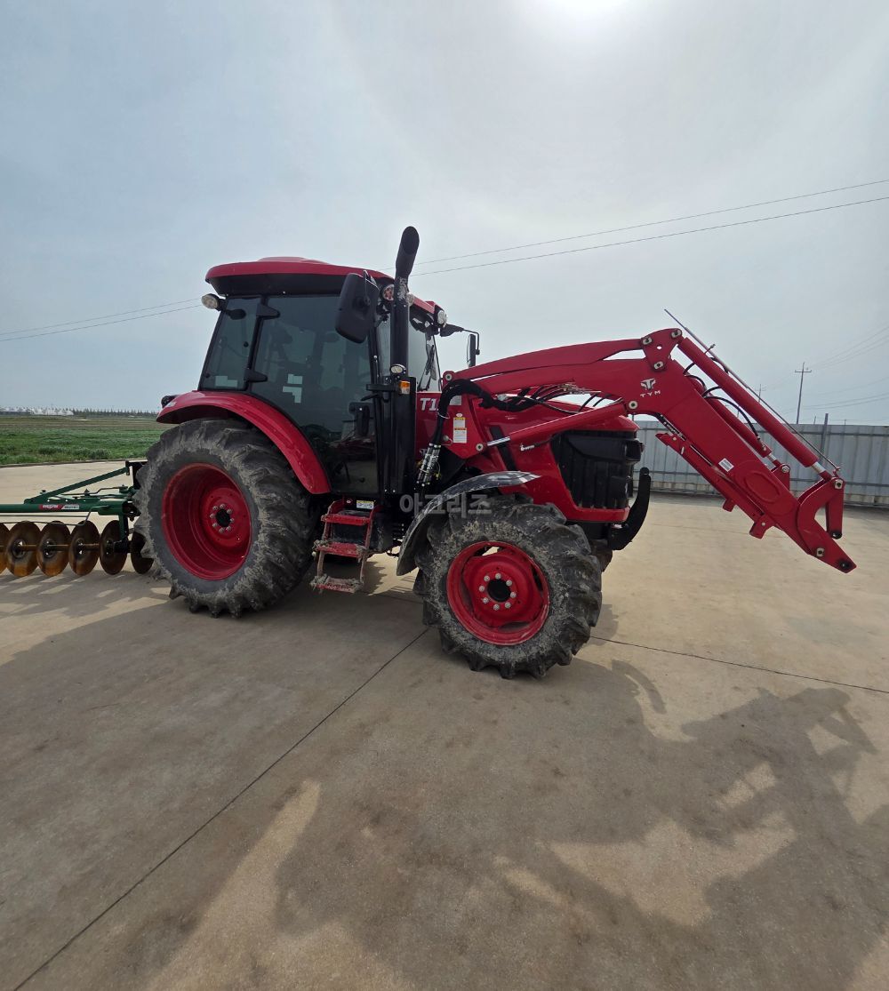 TYM Tractor T115 (115hp) 뒤우측면