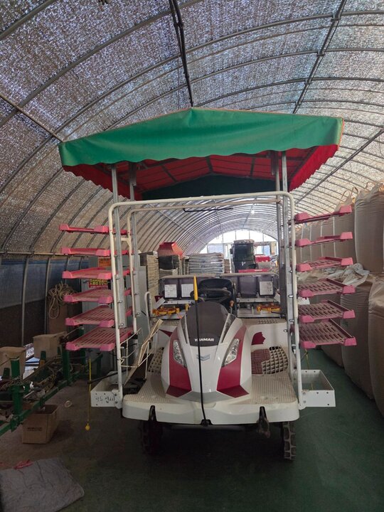 Yanmar Rice transplanter YR6D (6Rows) 앞좌측면