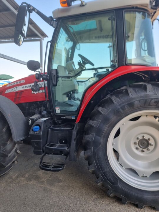 아세아 MF 트랙터 MF5711 (110마력) 앞좌측면